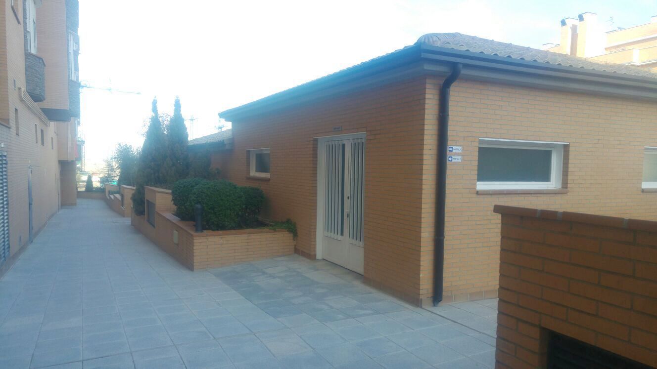 Außenansicht von Wohnung zum Verkauf in Valdemoro mit Heizung, Abstellraum und Gemeinschaftspool