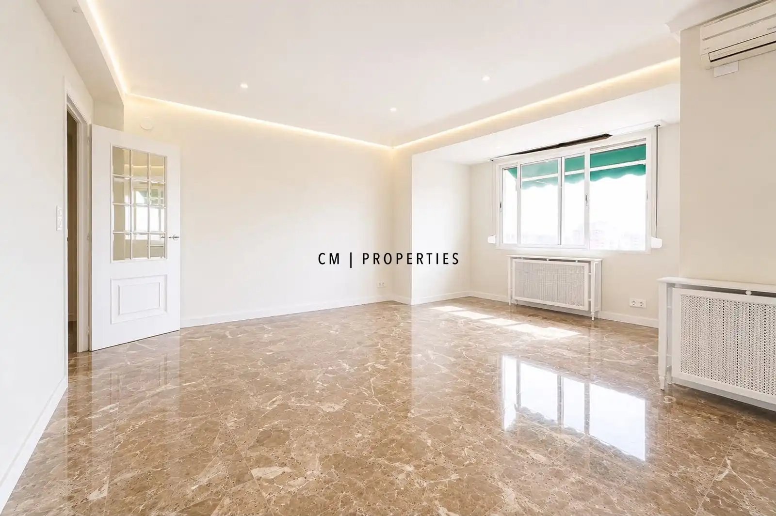 Living room of Flat for rent in Valencia  with Air Conditioner, Heating and Terrace