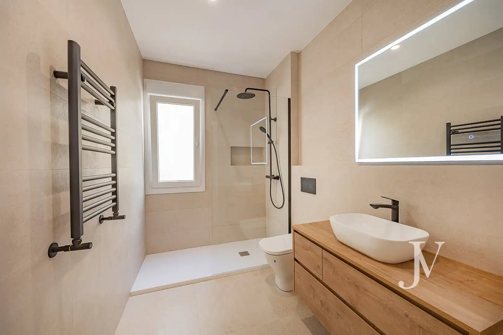 Badezimmer von Wohnung zum Verkauf in Madrid mit Heizung