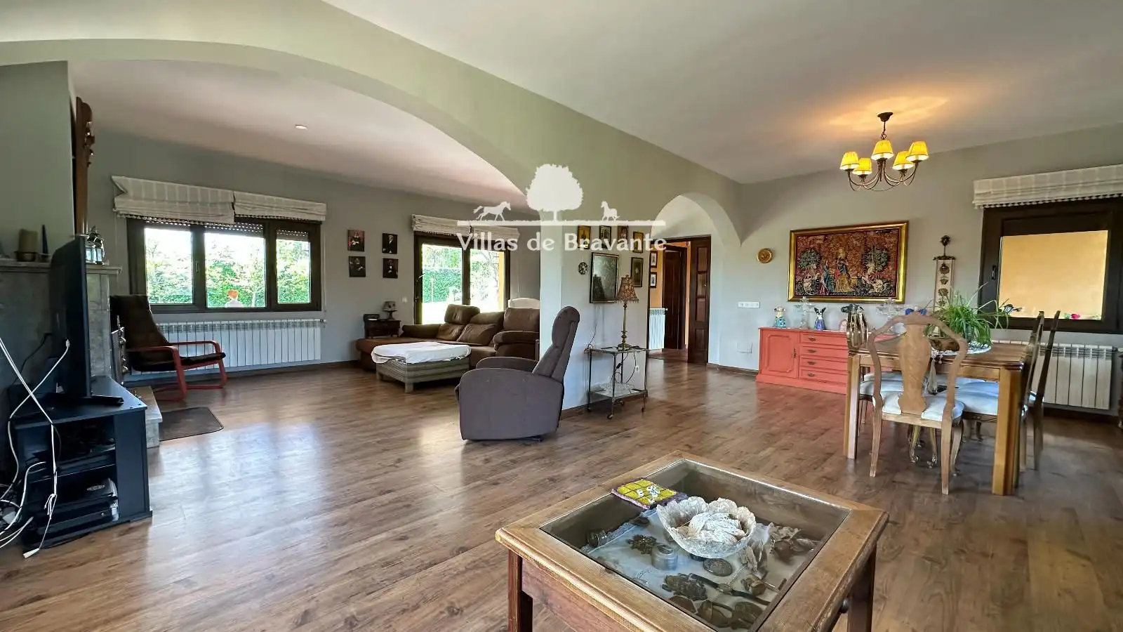 Living room of Houses for sale in Villanueva de la Cañada  with Air Conditioner, Heating and Parquet flooring