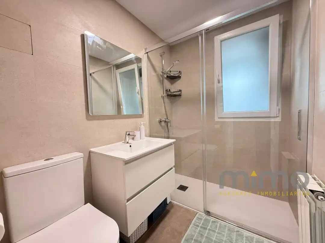 Baño de Piso en venta en Irun  con Calefacción y Balcón