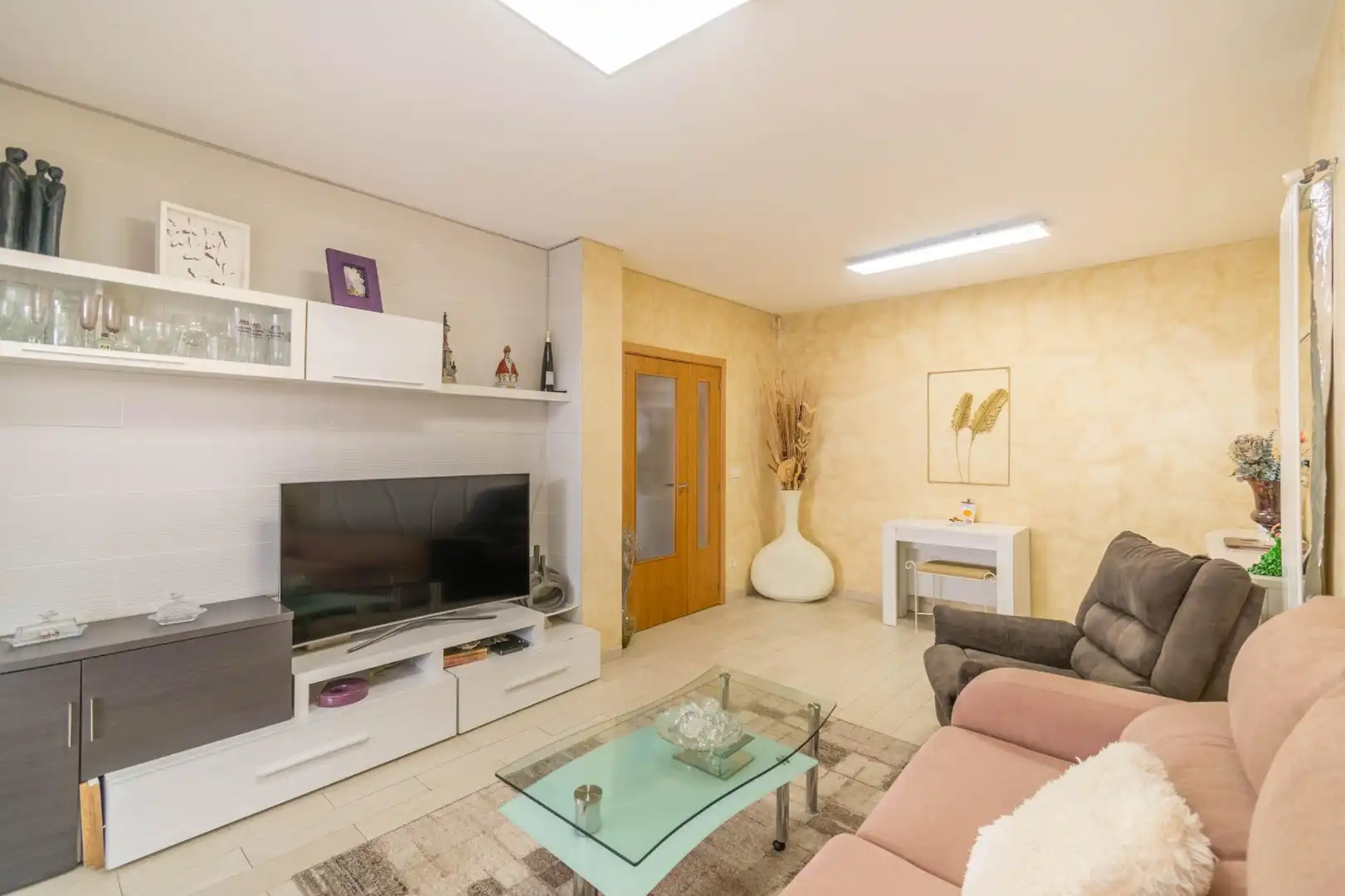 Sala d'estar de Casa adosada en venda en Beriáin amb Calefacció, Jardí privat i Terrassa
