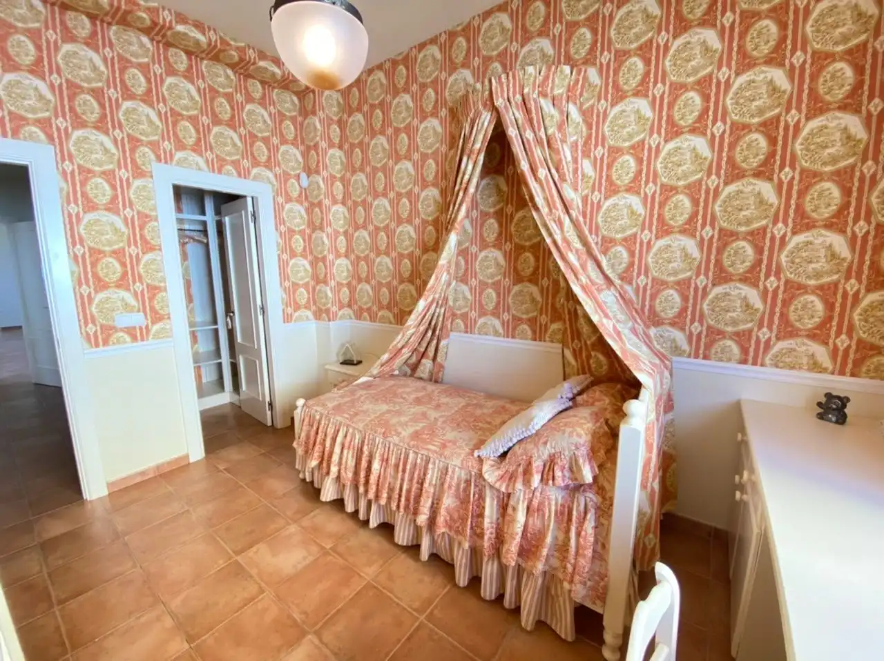 Dormitori de Casa o xalet en venda en Torrox amb Aire condicionat, Jardí privat i Traster