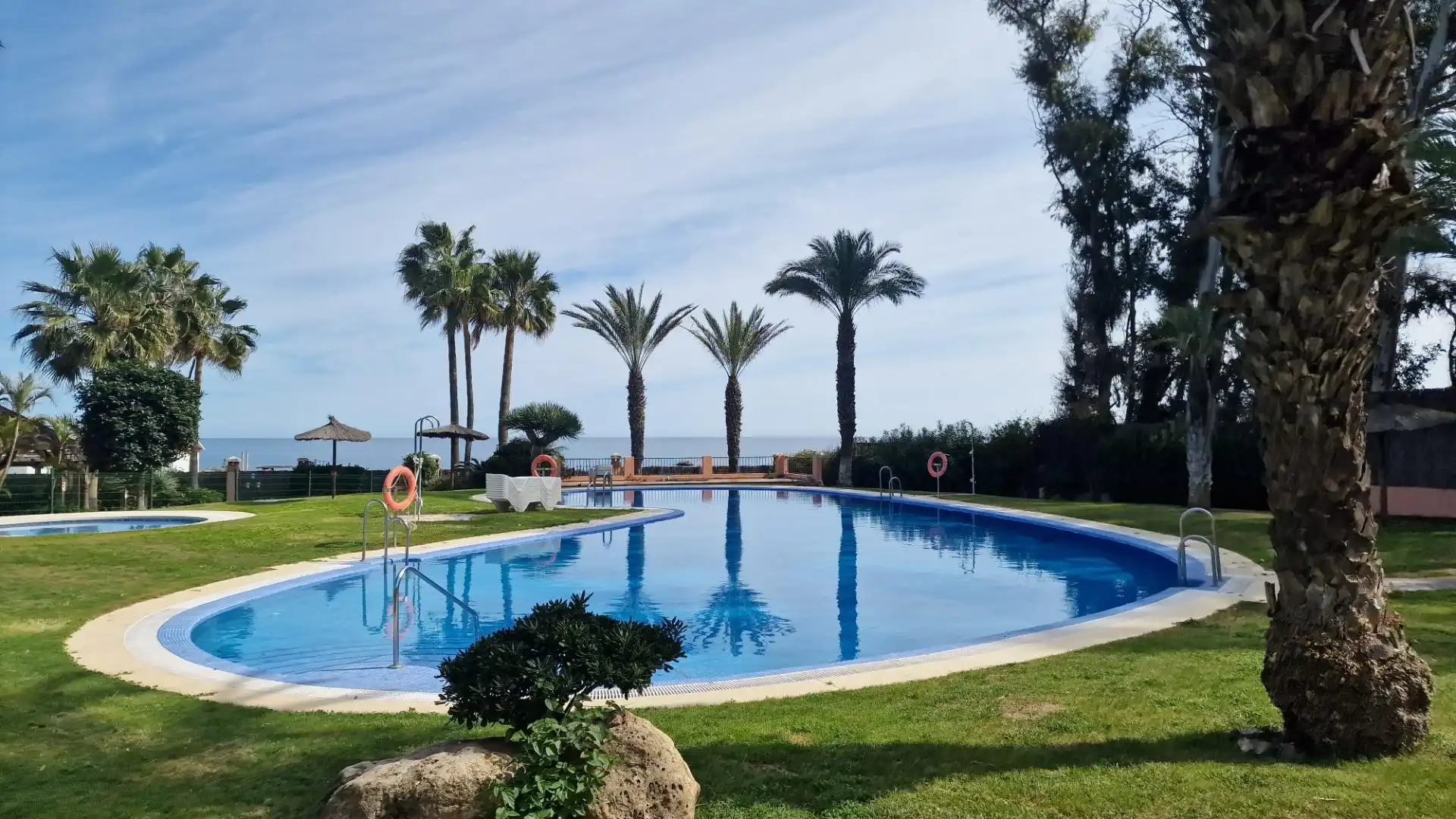 Piscina de Piso en venta en Manilva con Aire acondicionado, Terraza y Amueblado