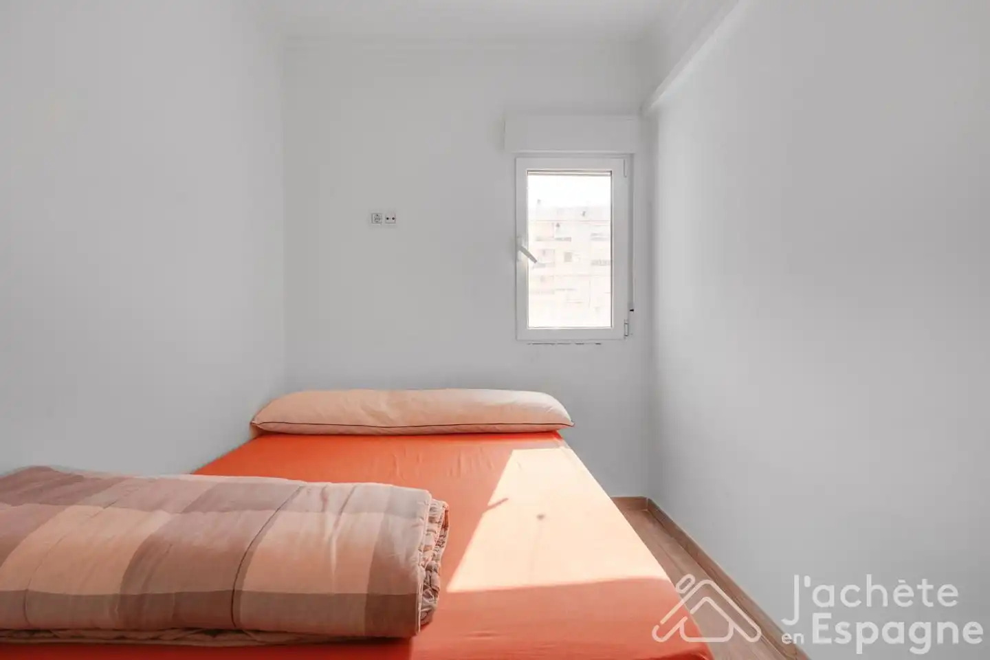 Bedroom of Flat for sale in Valencia  with Furnished and Balcony