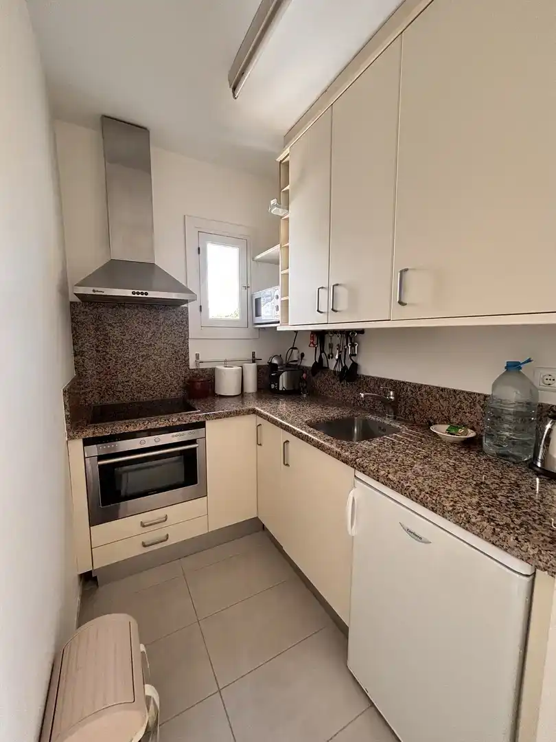 Cocina de Apartamento para compartir en Estepona con Aire acondicionado, Trastero y Piscina