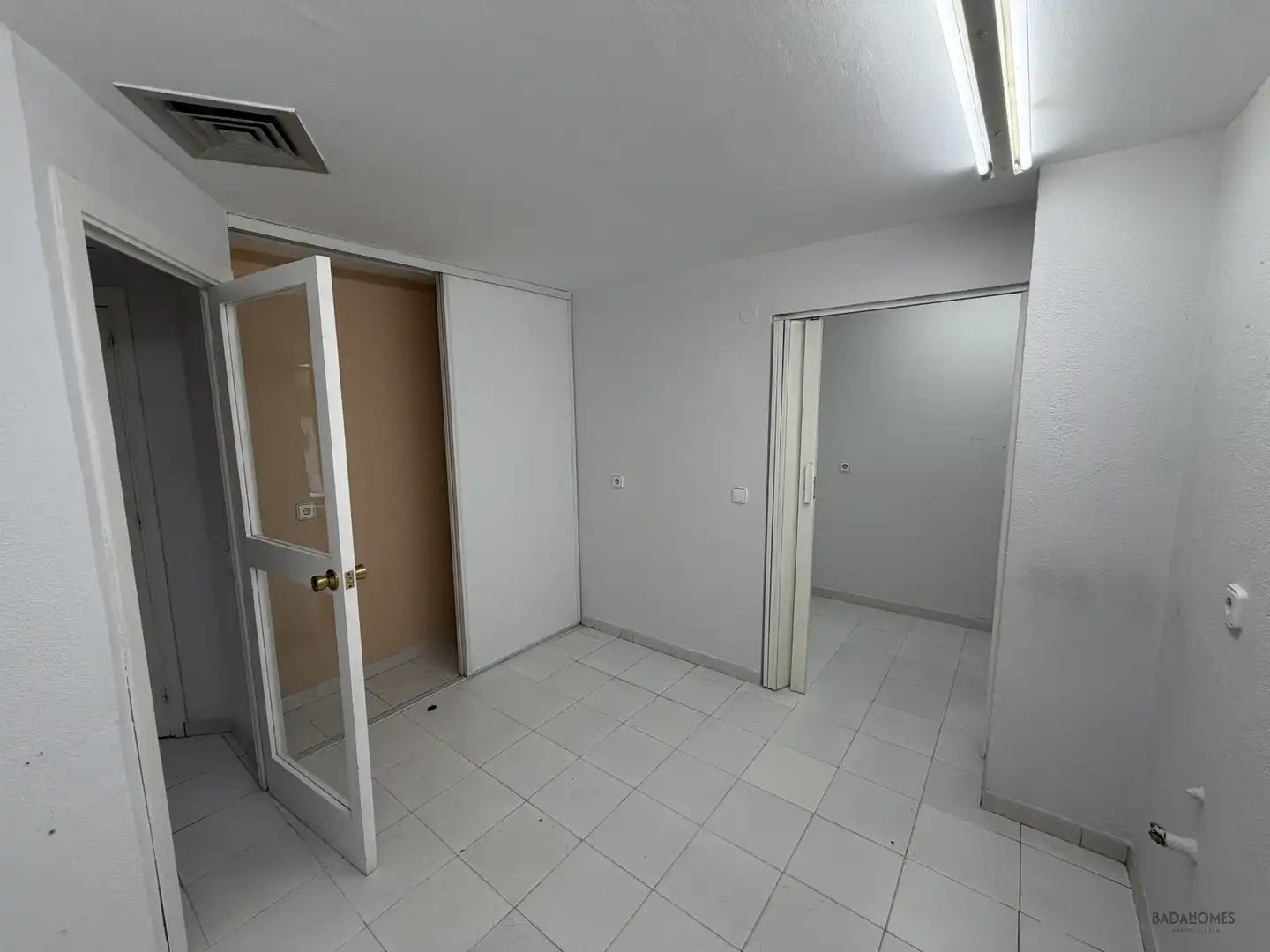 Commercial properties for sale in Badajoz  with Air Conditioner