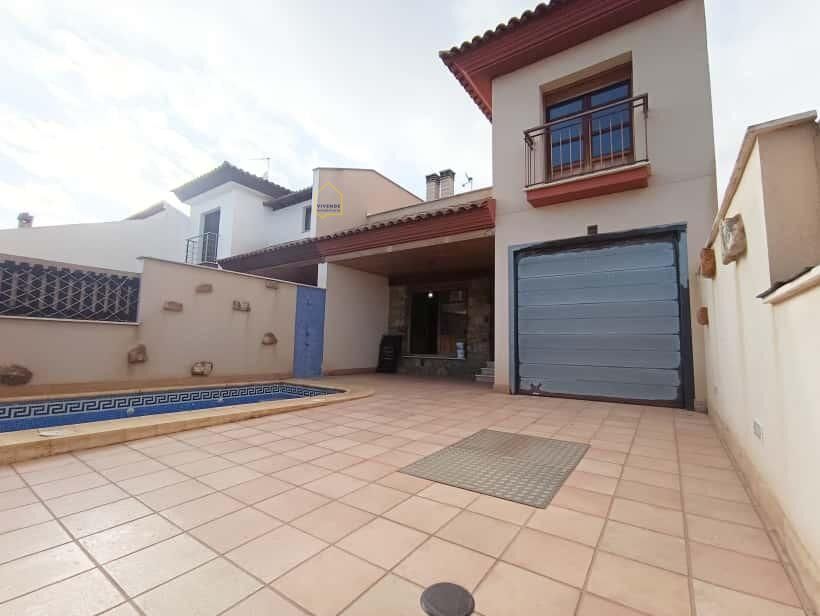 Vista exterior de Casa adosada en venda en Lorca amb Jardí privat, Terrassa i Piscina