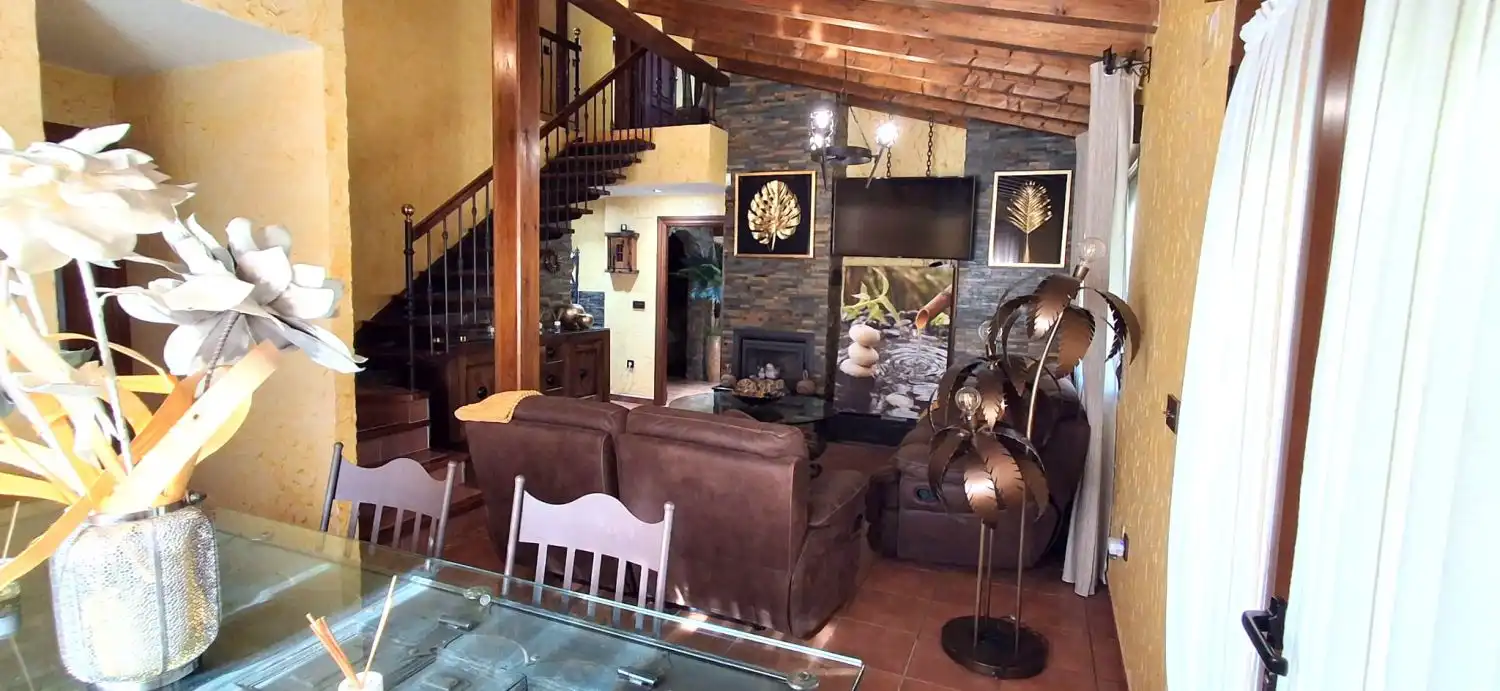 Sala d'estar de Casa o xalet en venda en Villanueva de Duero amb Calefacció, Jardí privat i Traster