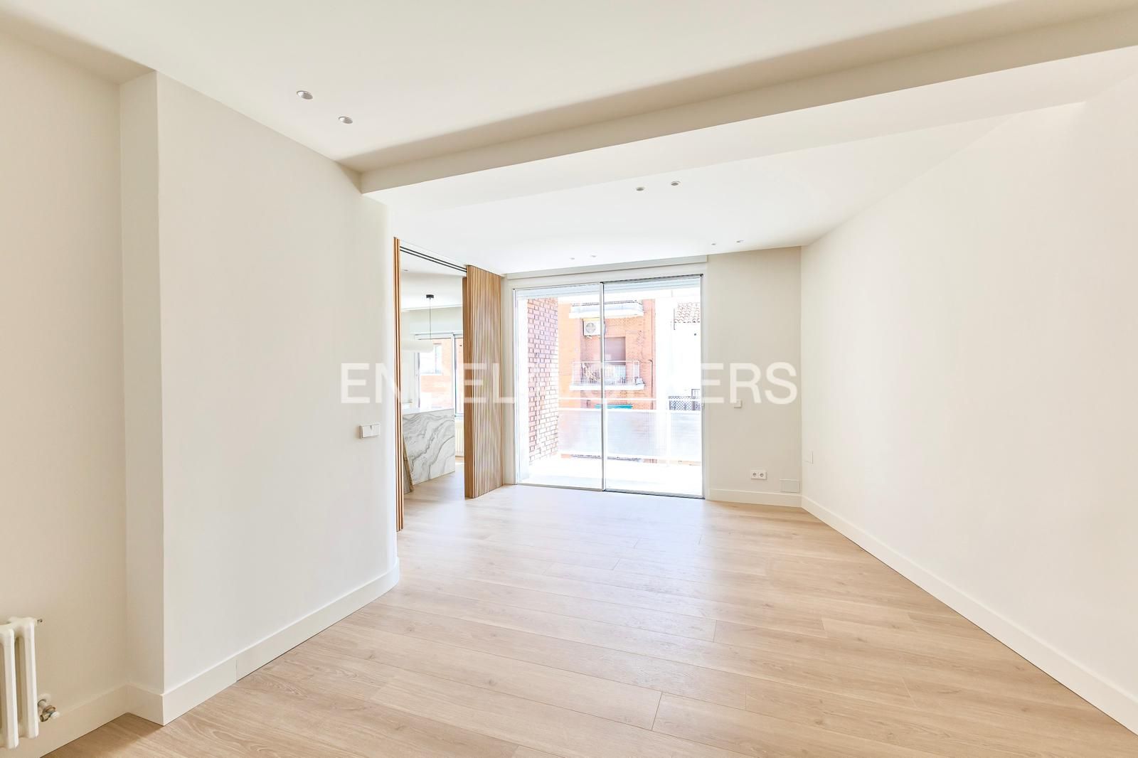 Vista exterior de Apartament en venda en  Madrid Capital amb Aire condicionat, Calefacció i Terrassa