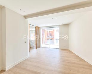 Vista exterior de Apartament en venda en  Madrid Capital amb Aire condicionat, Calefacció i Terrassa