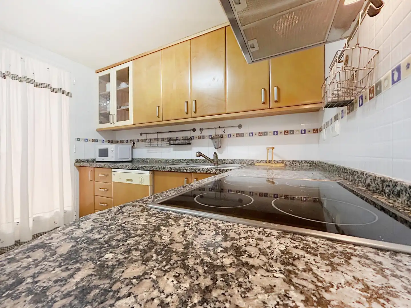 Cuina de Apartament en venda en Alicante / Alacant amb Terrassa, Balcó i Alarma