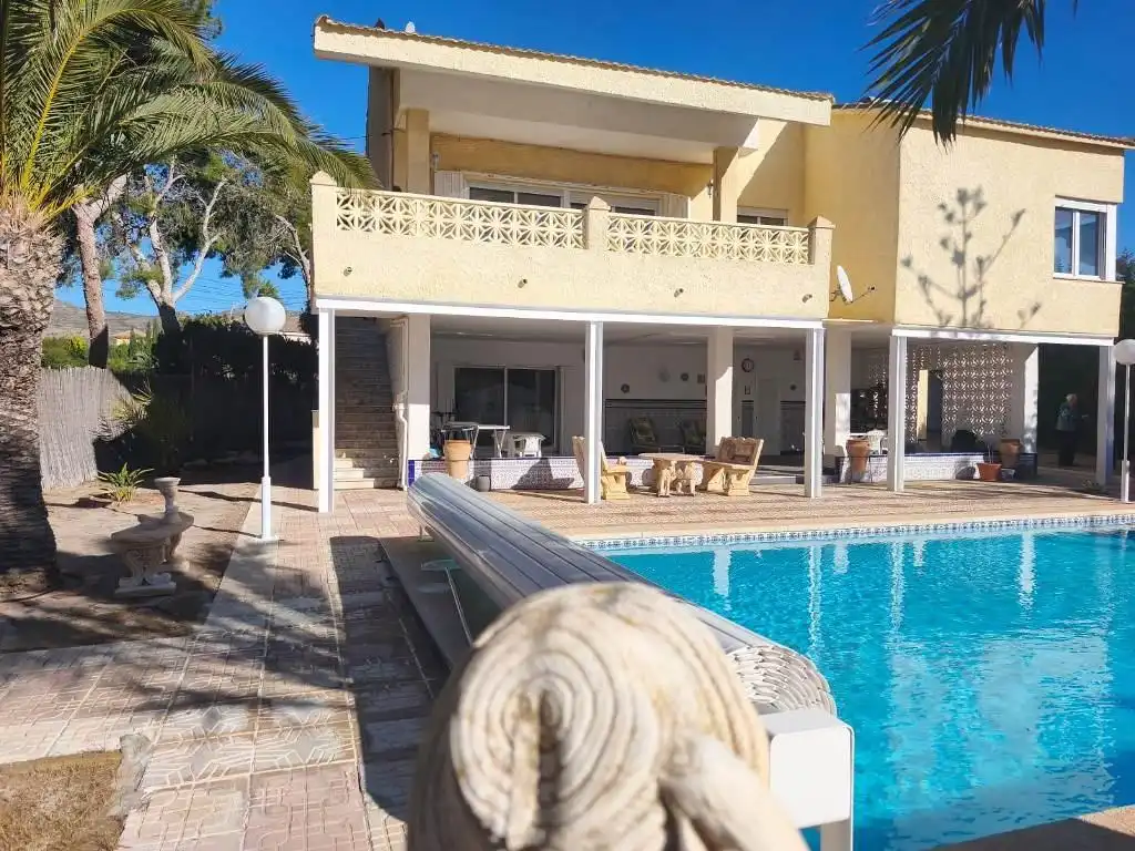Außenansicht von Haus oder Chalet zum Verkauf in Cartagena mit Klimaanlage, Heizung und Privatgarten