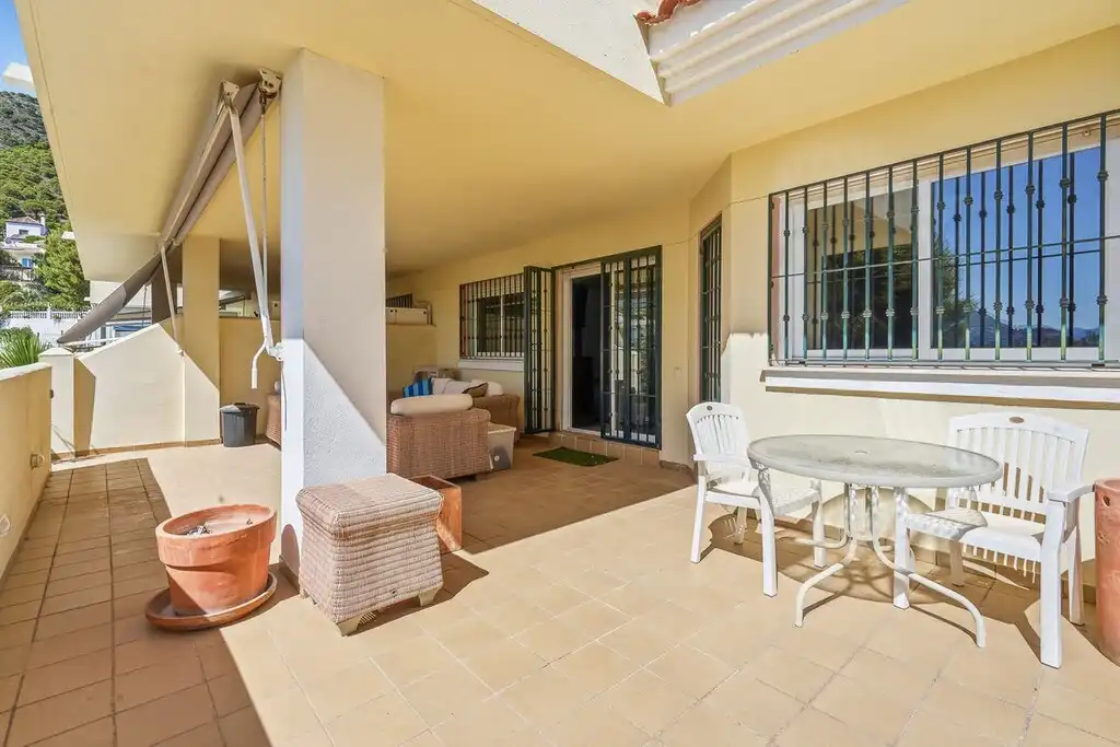 Bajo con piscina en venta en Mijas pueblo