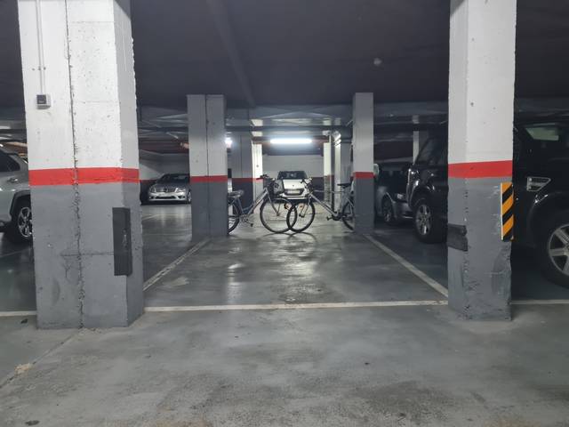 Garaje en Alquiler en Calle Bernat Boades D'En en La Devesa