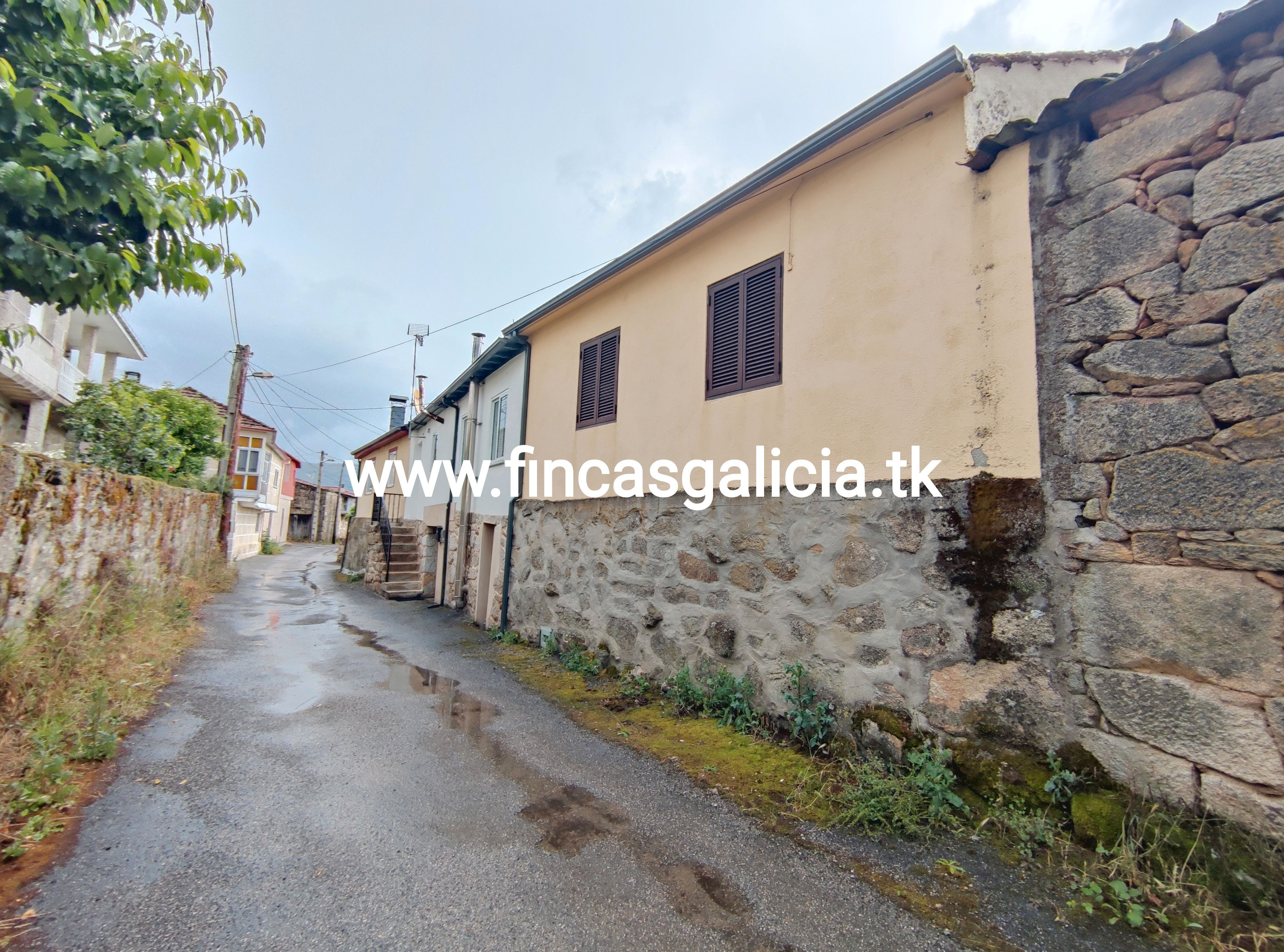 Exterior view of Single-family semi-detached for sale in Vilardevós