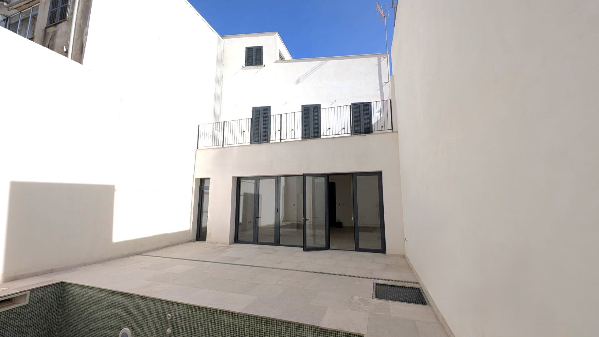 Exterior view of Single-family semi-detached for sale in Manacor  with Air Conditioner and Swimming Pool