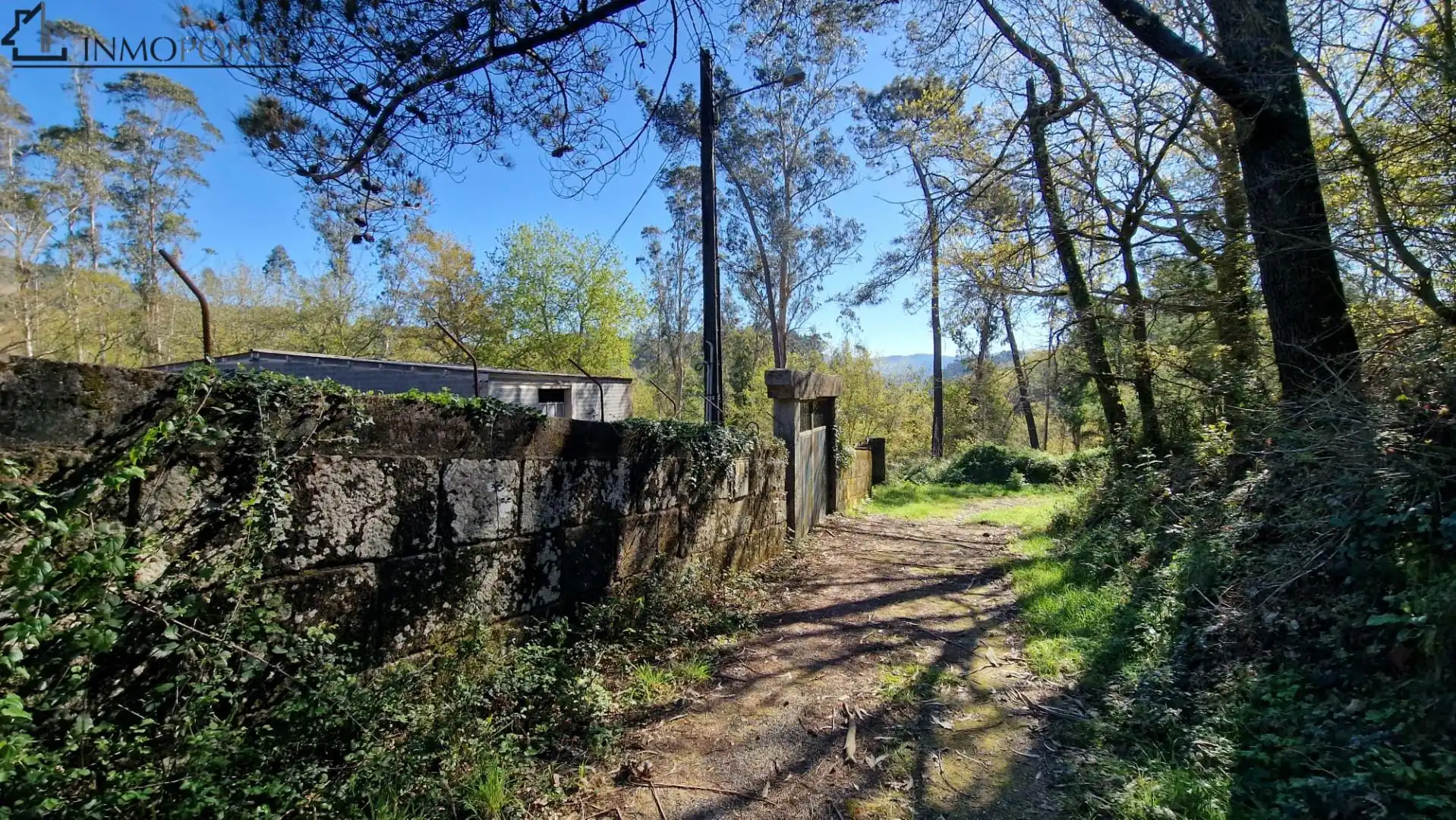 Vista exterior de Nave industrial en venta en Pontevedra Capital 