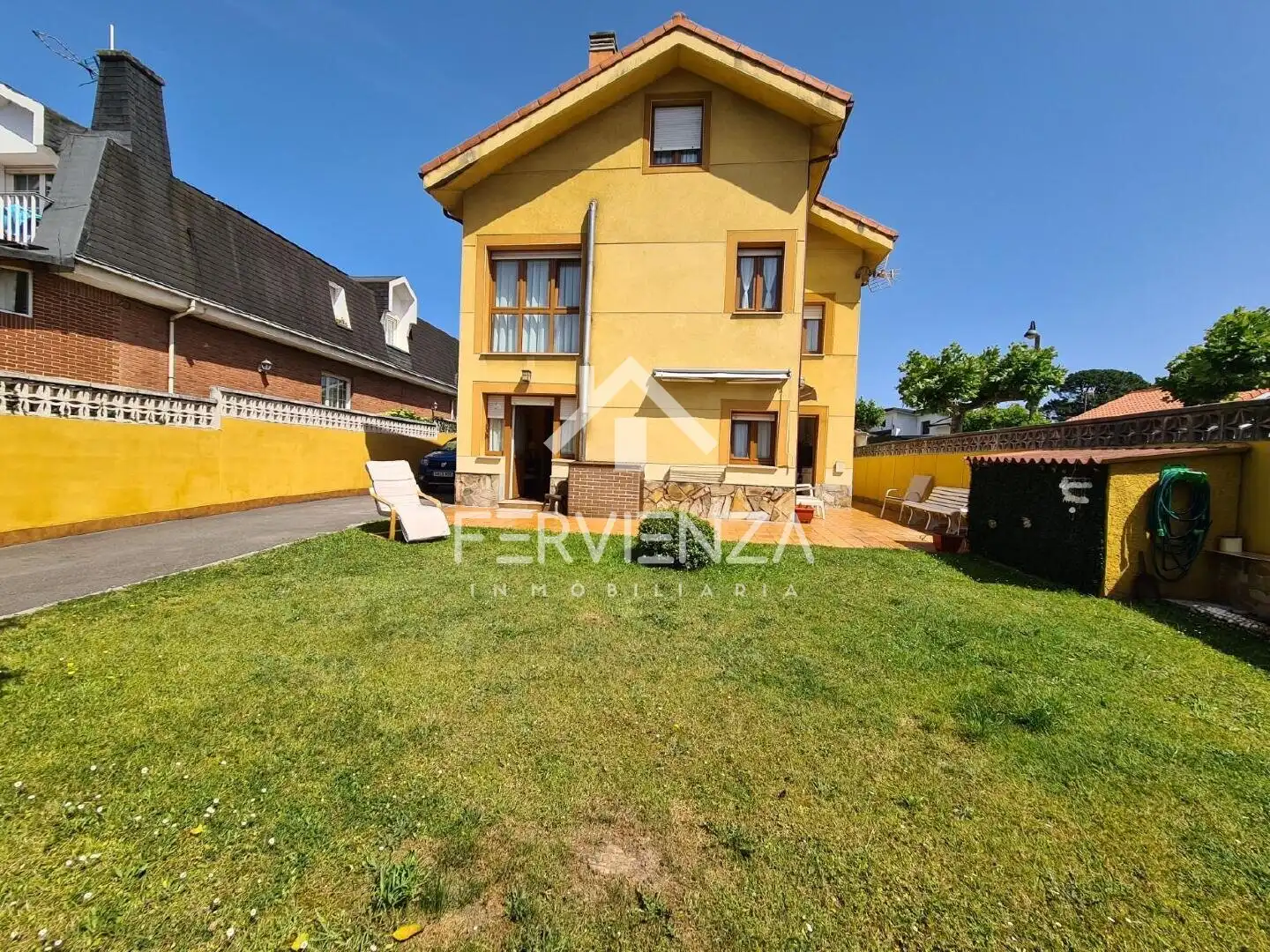 Vista exterior de Casa o chalet en venta en Castrillón