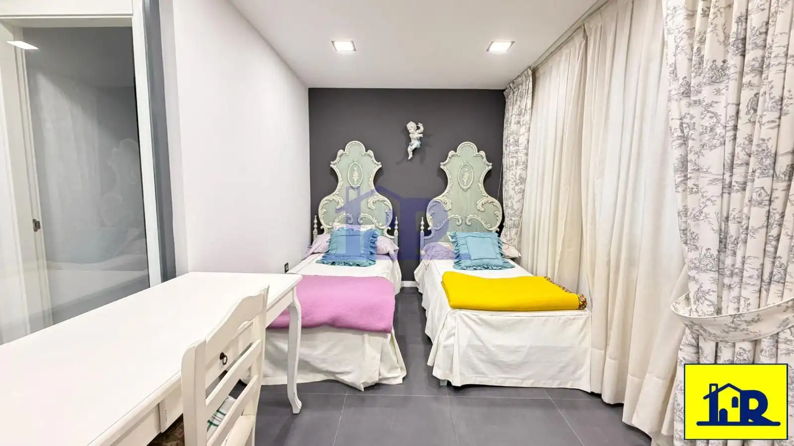 Bedroom of Flat for sale in Cuenca  with Air Conditioner, Heating and Terrace