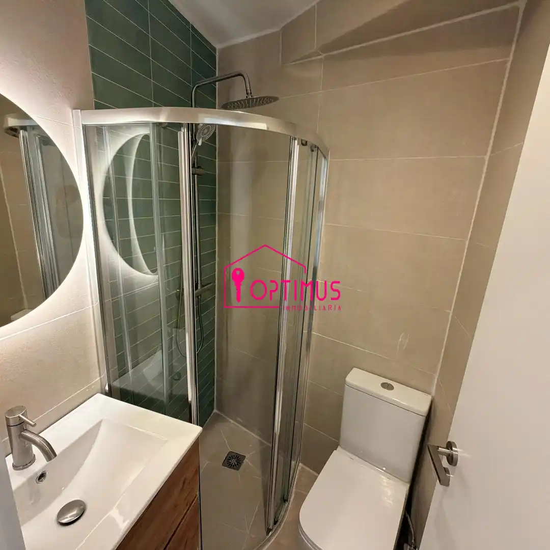 Bathroom of Apartments for sale in Valencia  with Air Conditioner, Oven and Balcony