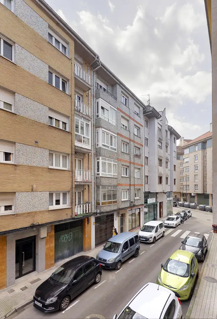 Vista exterior de Pis en venda en Gijón  amb Calefacció, Parquet i Traster