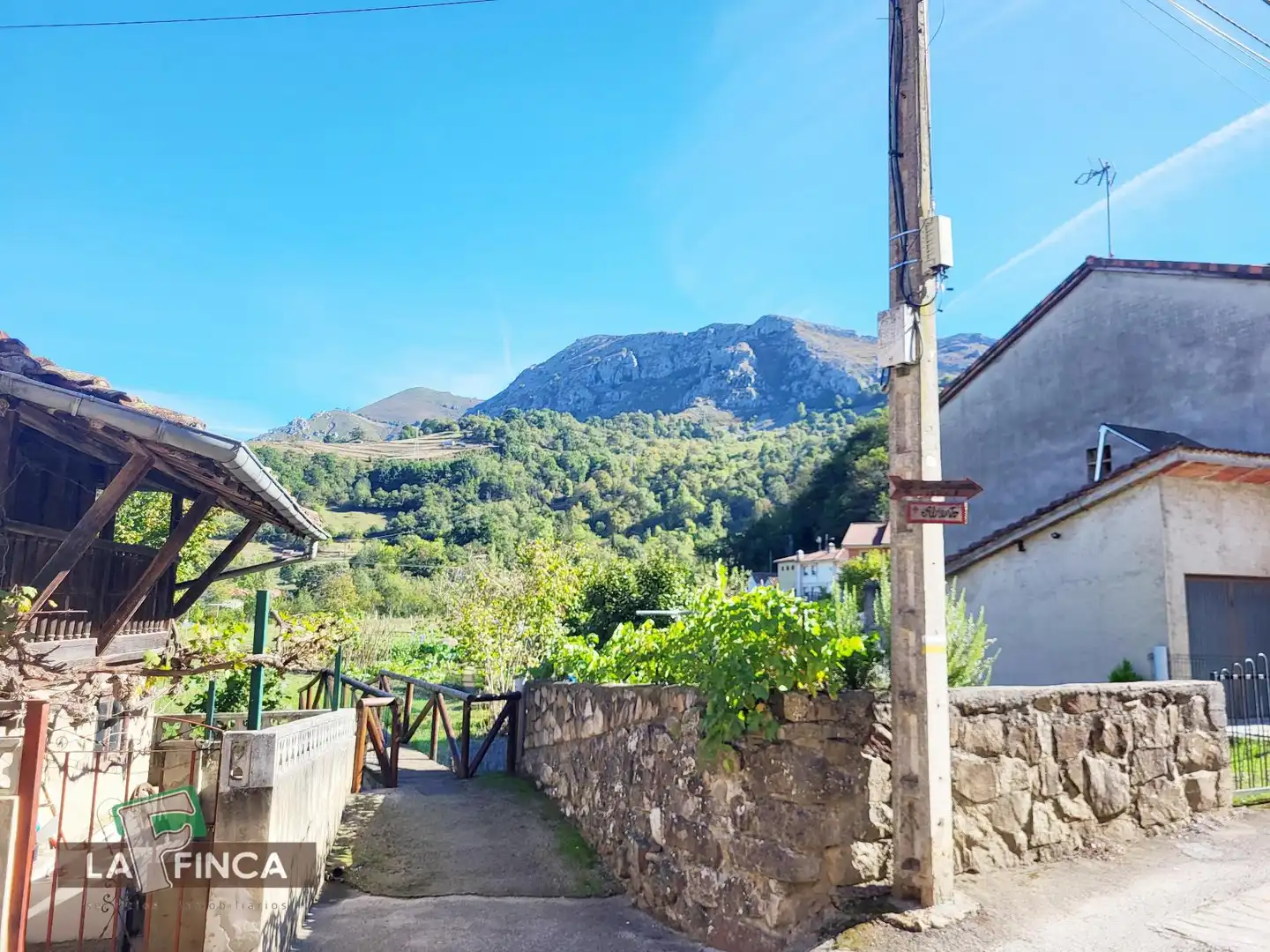 Exterior view of Houses for sale in Laviana  with Storage room