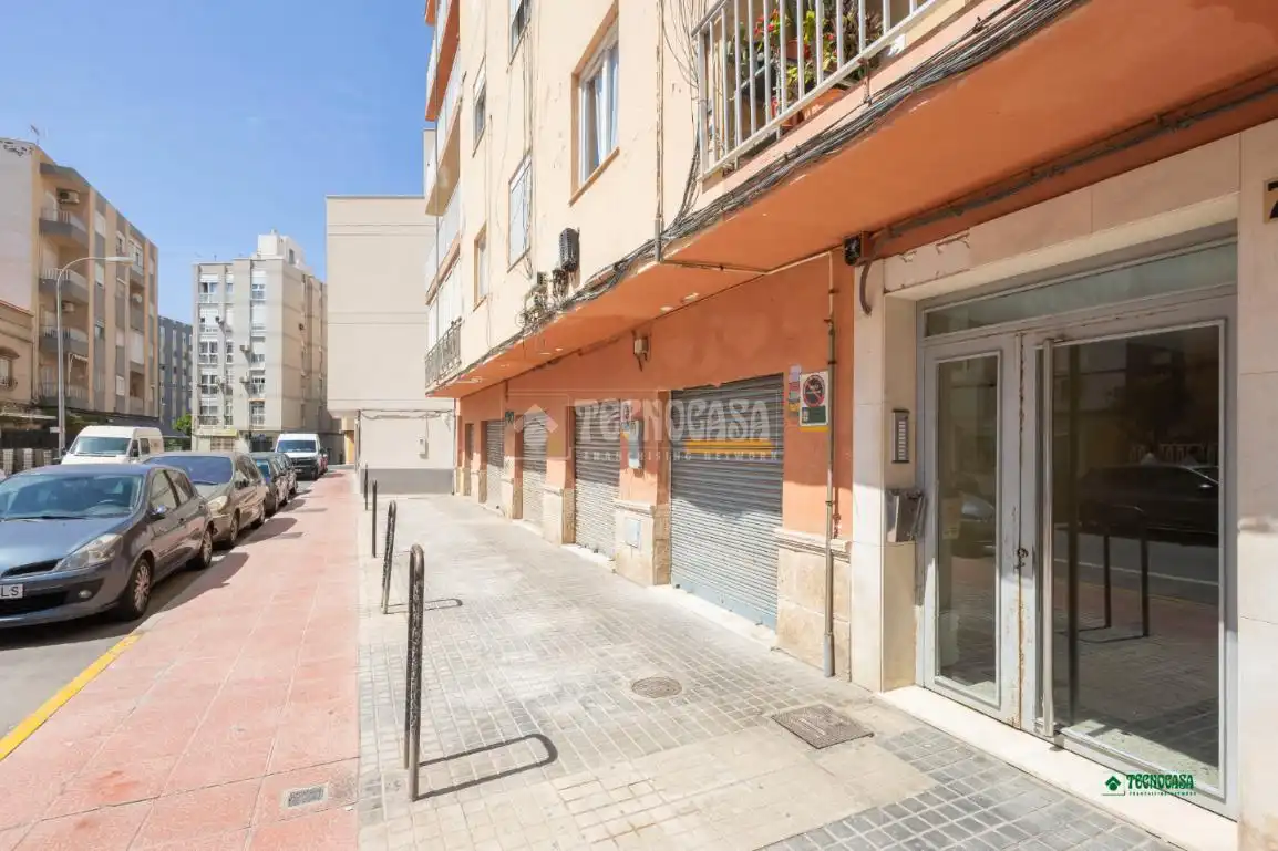 Vista exterior de Piso en venta en Almería