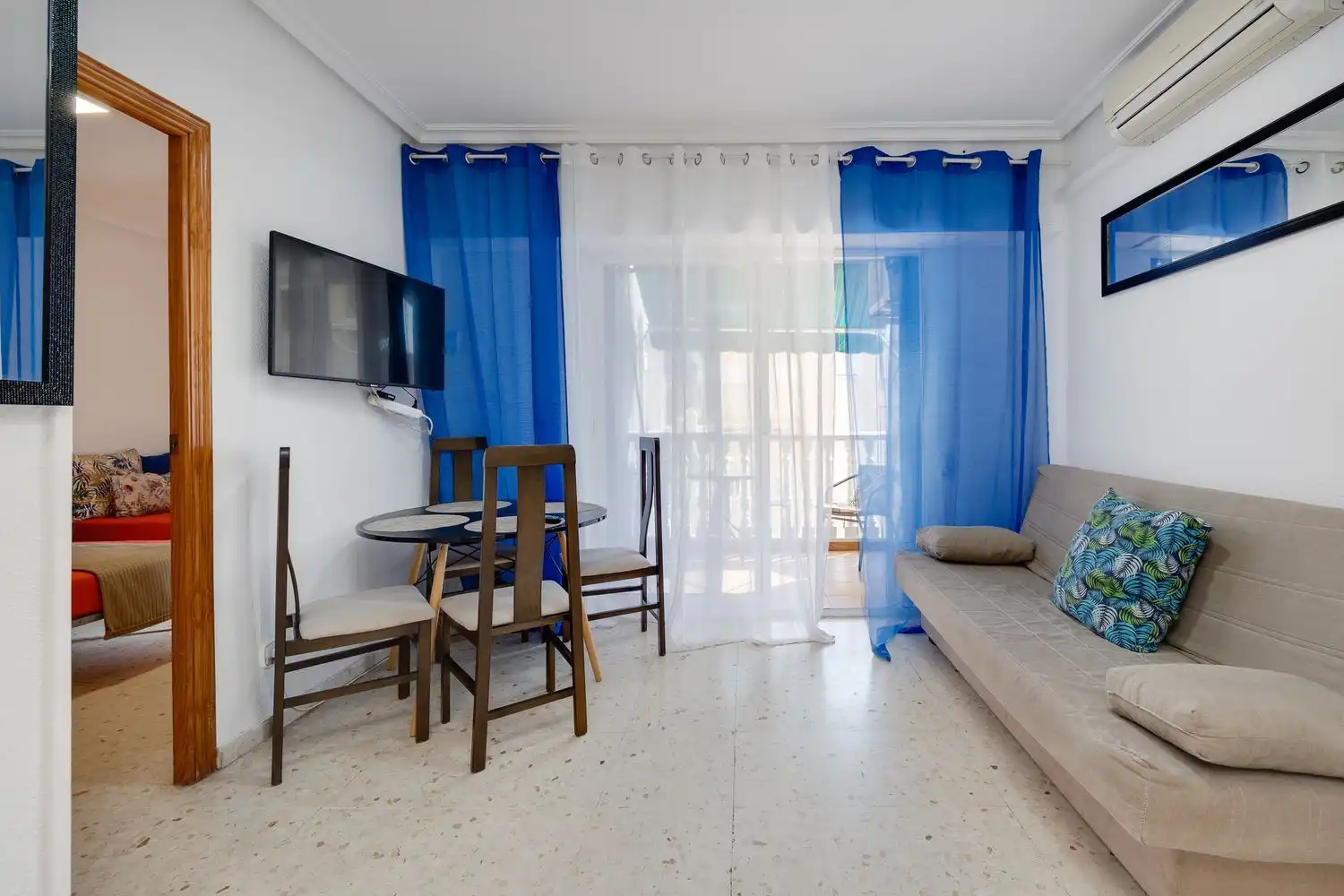 Sala de estar de Piso en venta en Torrevieja con Aire acondicionado, Terraza y Amueblado