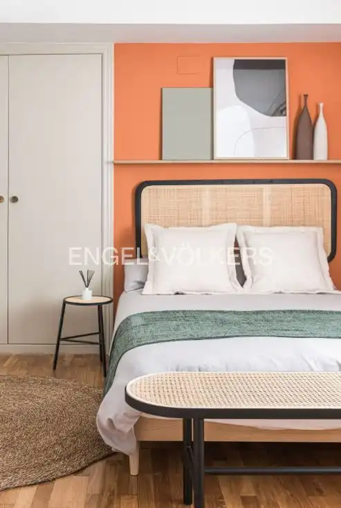 Schlafzimmer von Dachboden zum Verkauf in Barcelona mit Klimaanlage, Heizung und Parkett