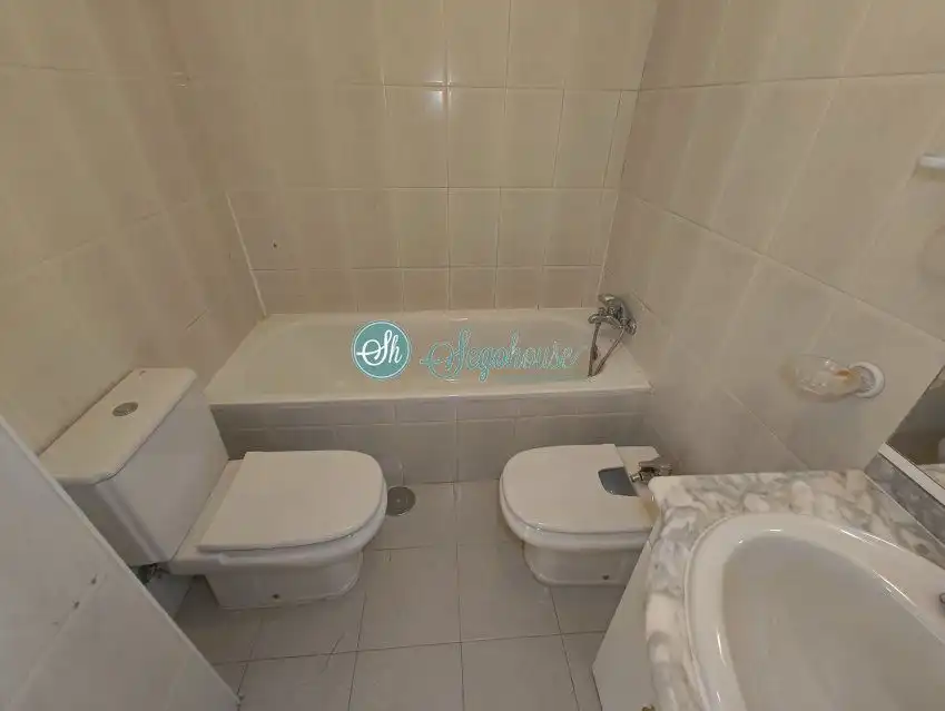 Baño de Piso en venta en San Cristóbal de Segovia con Calefacción, Trastero y Balcón