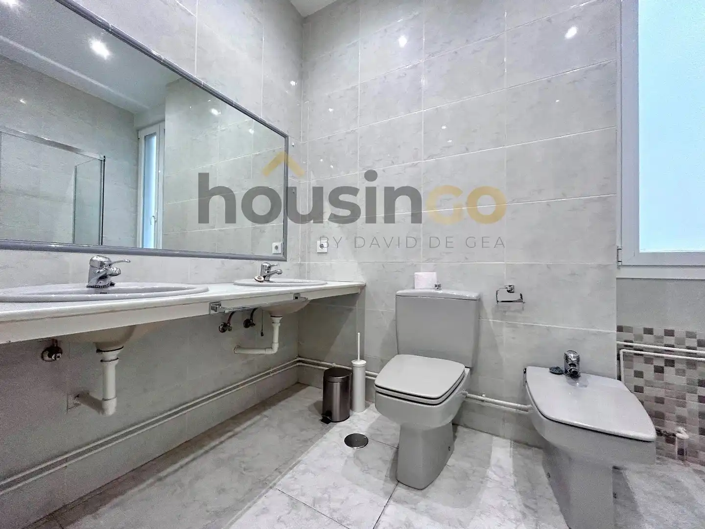 Bathroom of Flat for rent in Madrid  with Air Conditioner, Heating and Parquet flooring