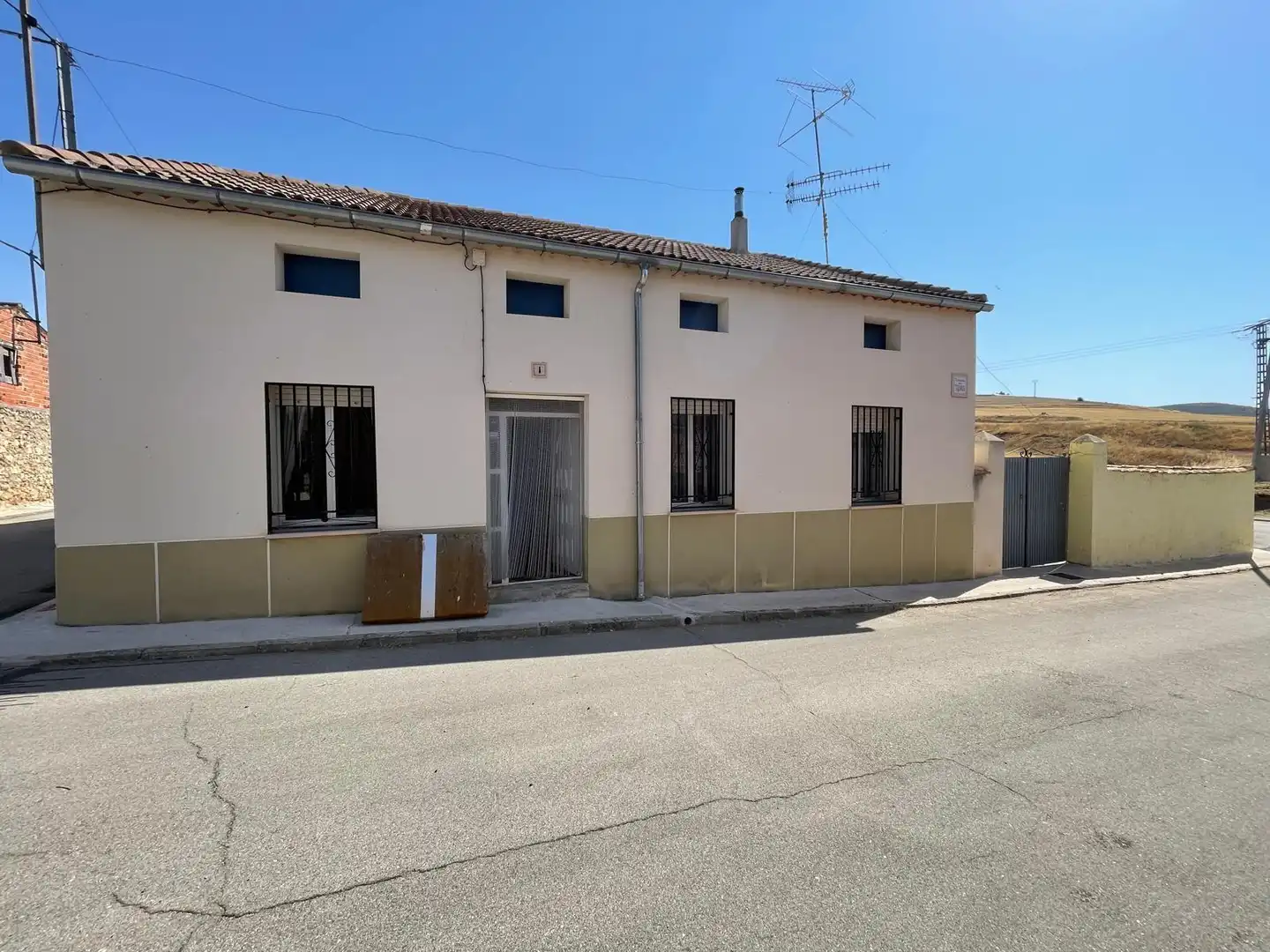 Exterior view of Country homes for sale in Cobos de Fuentidueña  with Heating, Storage room and Furnished