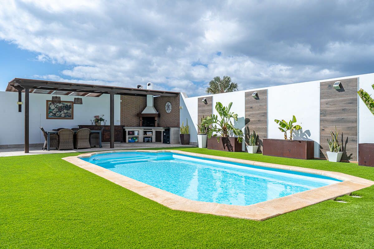 Swimming pool of House or chalet for sale in Yaiza  with Air Conditioner, Swimming Pool and Furnished
