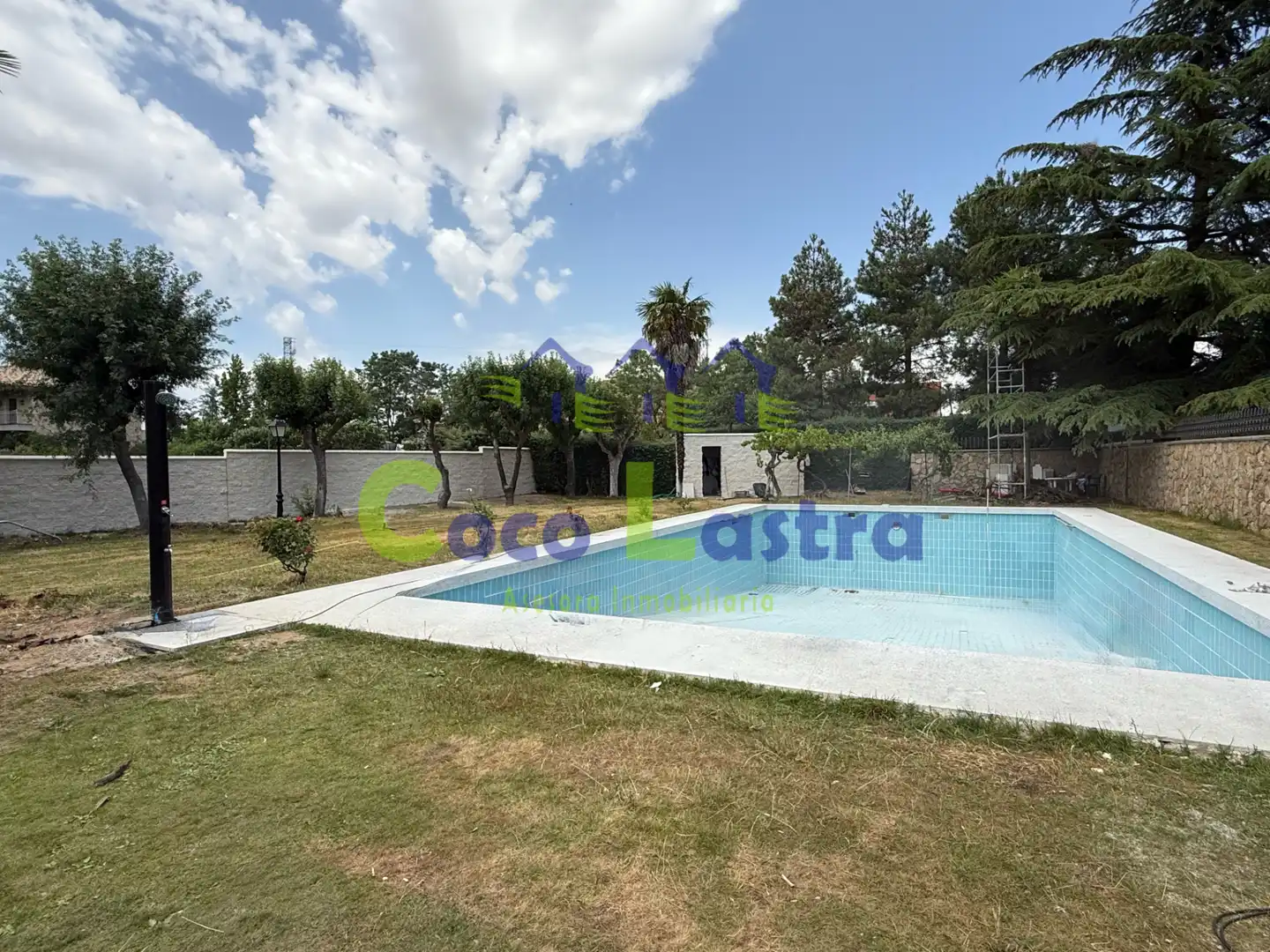Schwimmbecken von Haus oder Chalet zum Verkauf in Villamayor mit Klimaanlage, Heizung und Privatgarten