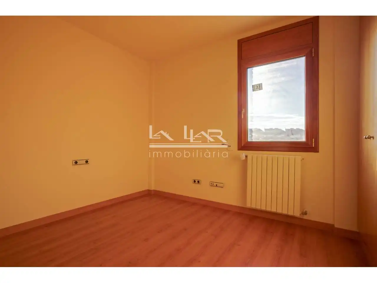Bedroom of Duplexes for sale in Vic  with Air Conditioner, Heating and Parquet flooring