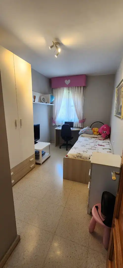Habitación de Piso en venta en Sevilla con Aire acondicionado, Terraza y Trastero