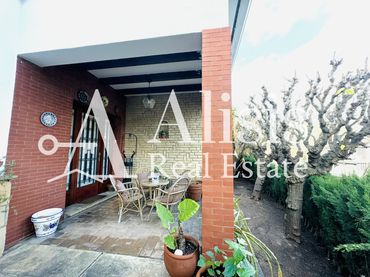 Casa con jardín en venta en Vallirana