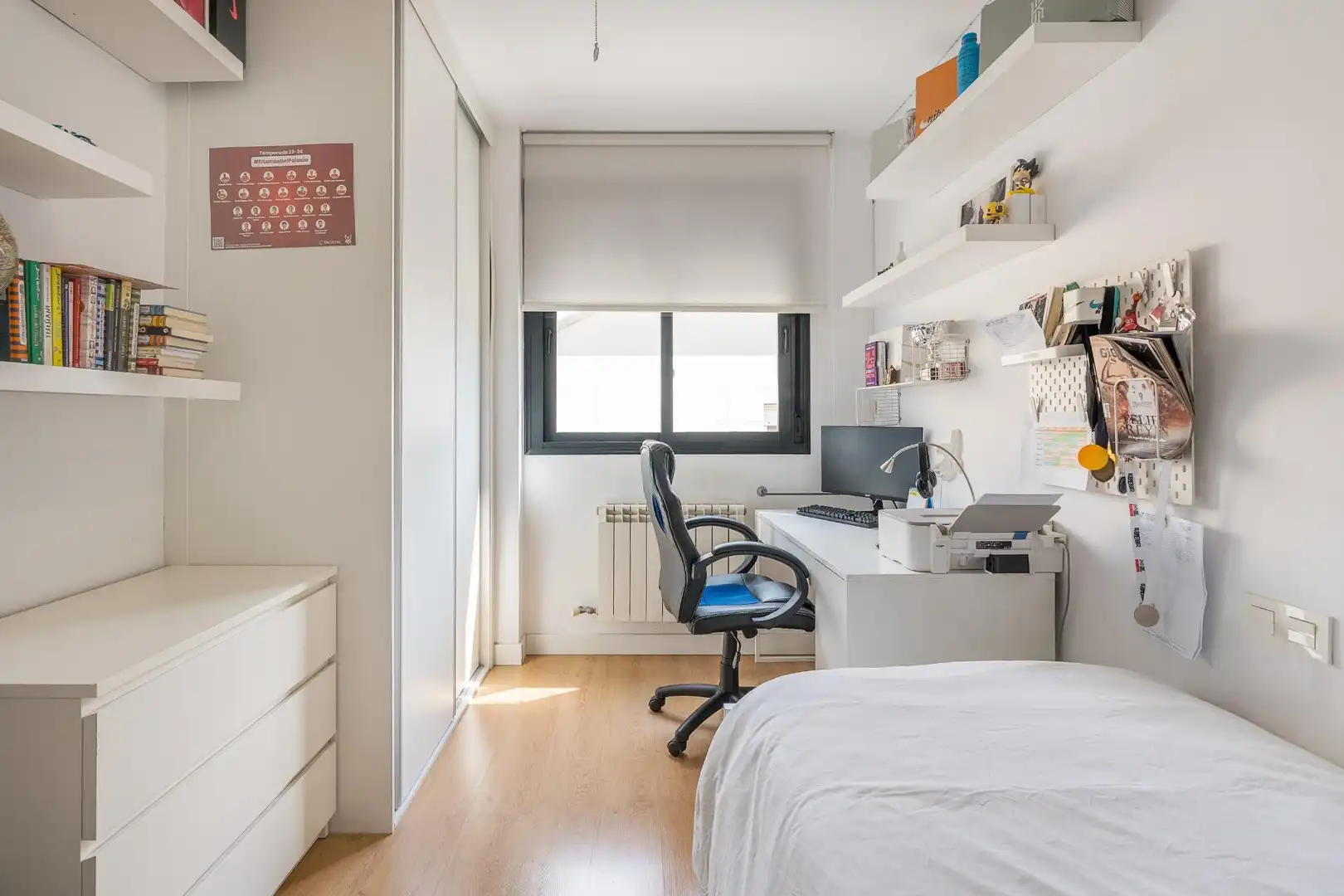 Habitación de Casa adosada en venta en Granada con Jardín privado y Balcón