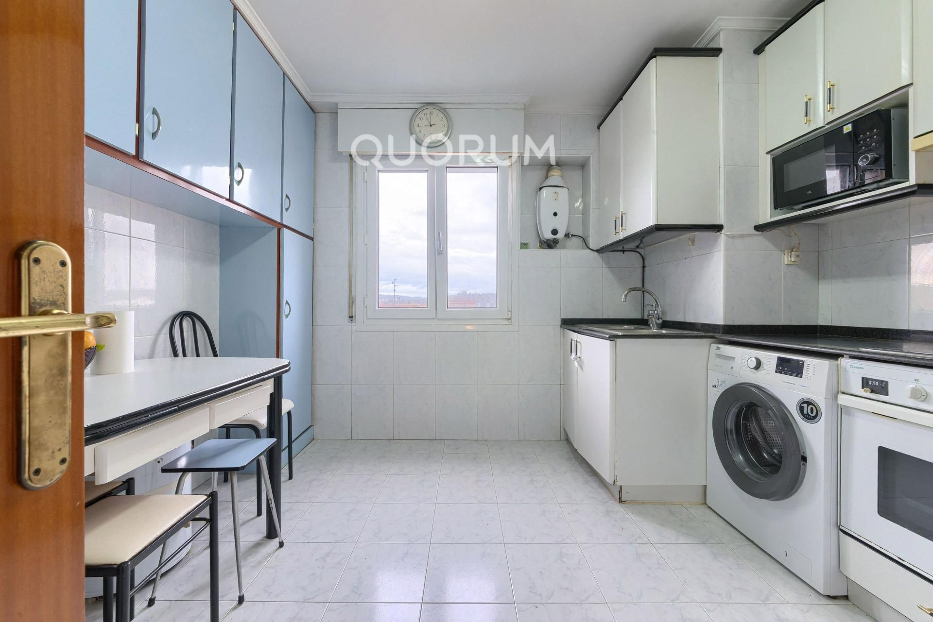 Cuina de Pis en venda en Barakaldo  amb Moblat i Balcó