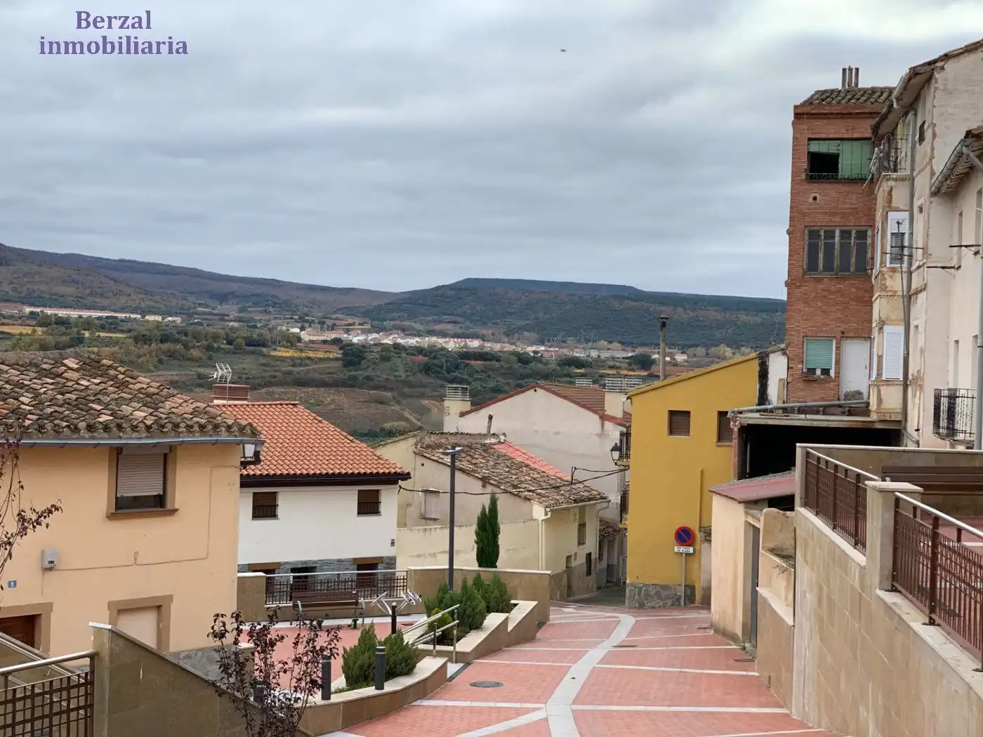 Vista exterior de Finca rústica en venda en Entrena amb Calefacció, Traster i Balcó