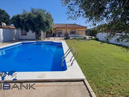 Piscina de Casa o xalet en venda en Dos Hermanas amb Aire condicionat i Piscina