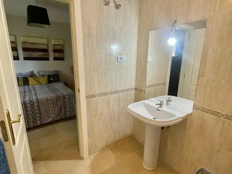 Badezimmer von Wohnung zur Miete in Mijas mit Schwimmbad und Balkon