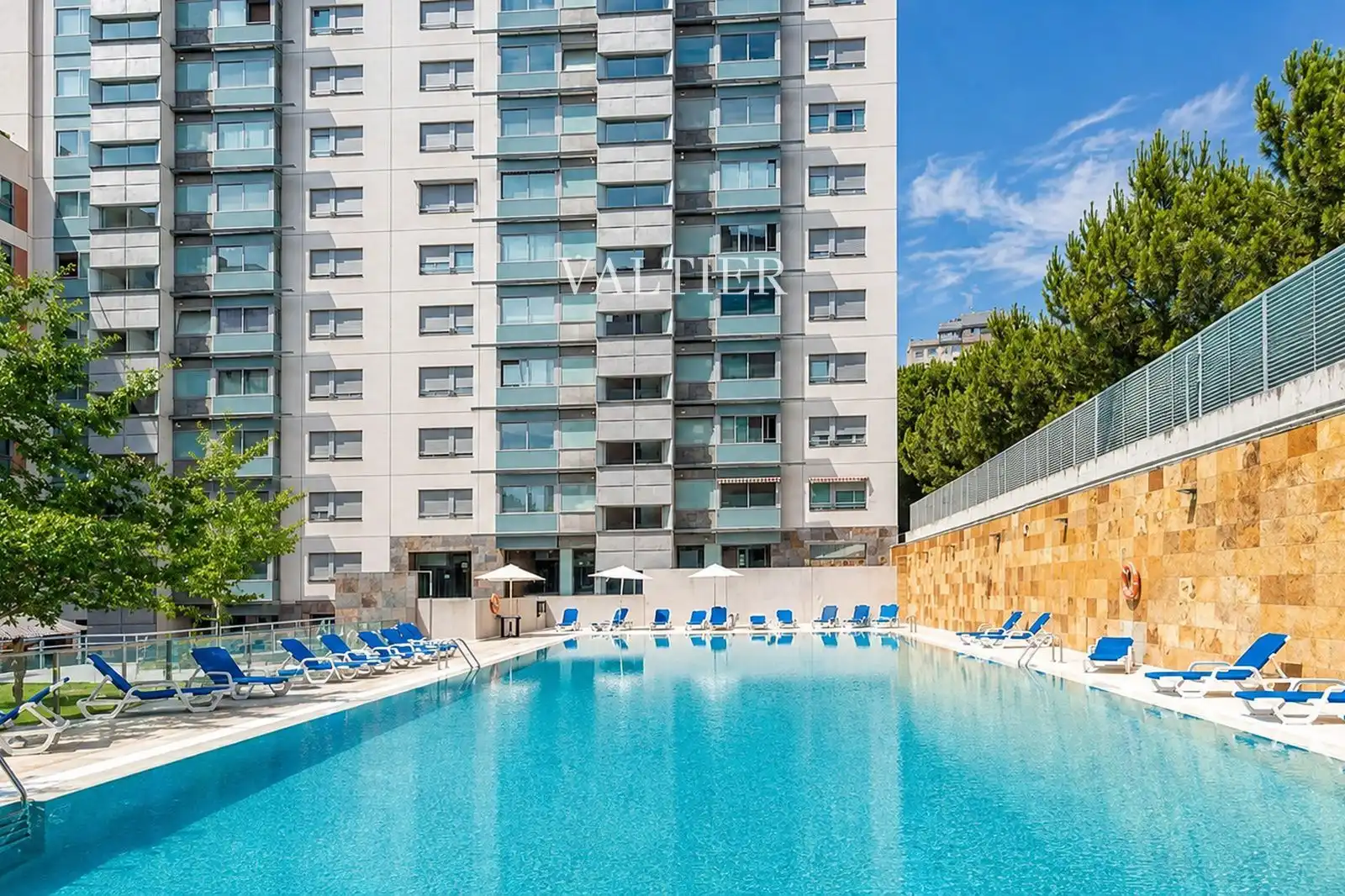 Swimming pool of Flat for rent in Madrid  with Air Conditioner, Terrace and Storage room