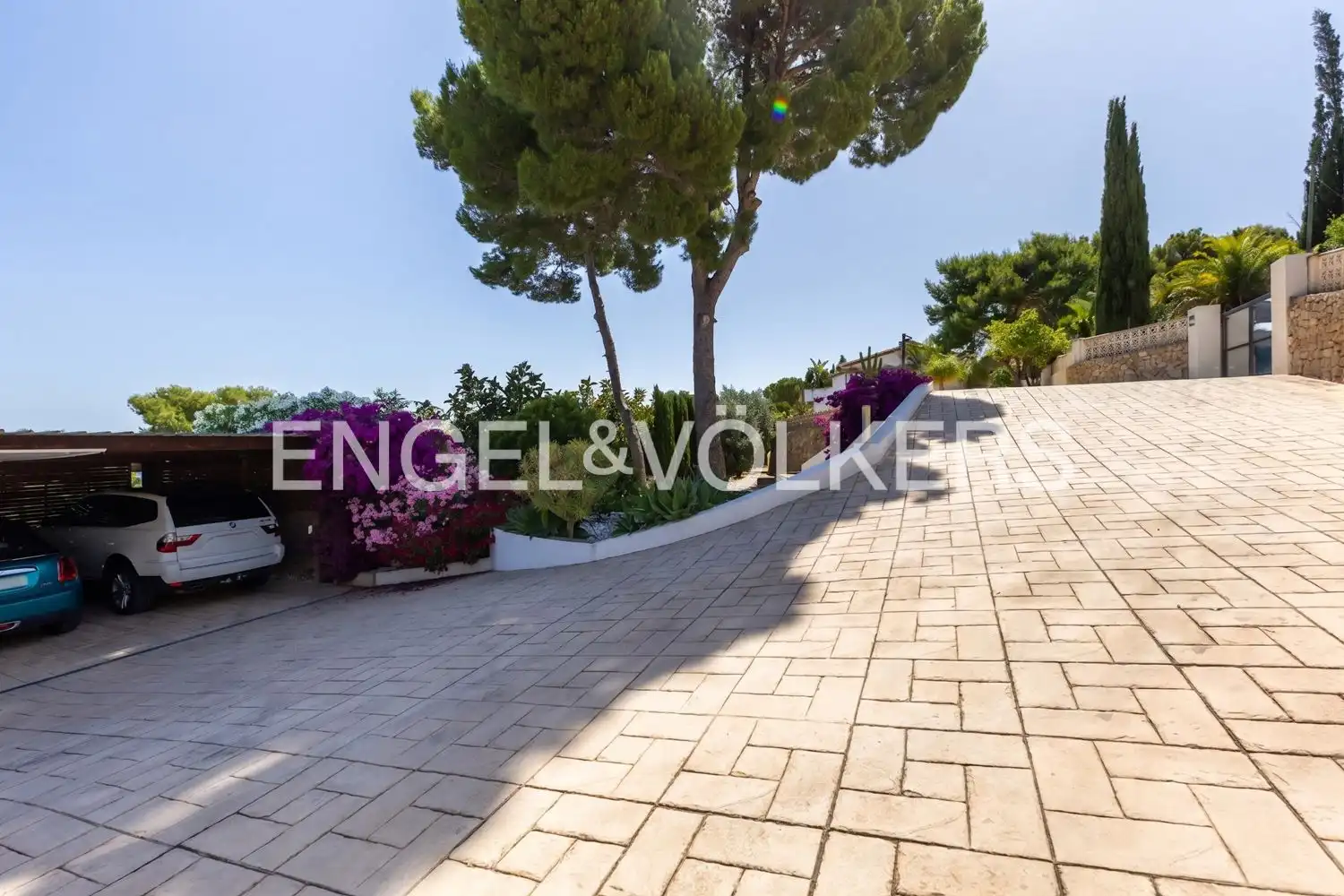 Vista exterior de Casa o xalet en venda en Dénia amb Aire condicionat, Calefacció i Jardí privat
