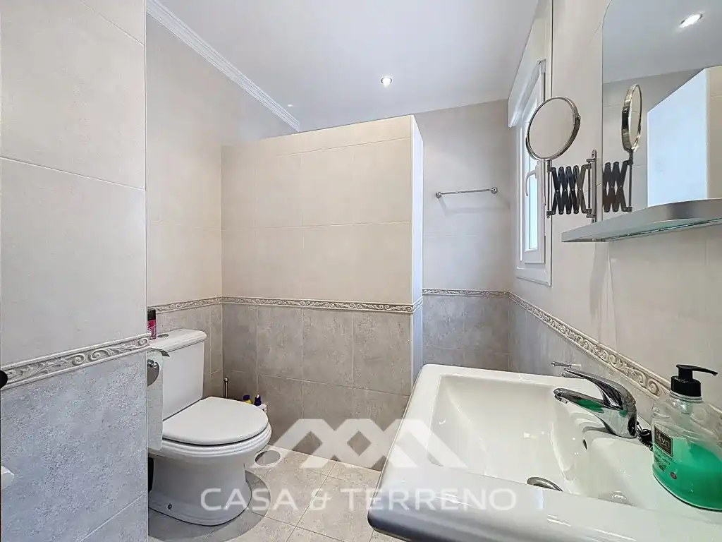 Bany de Casa o xalet en venda en Canillas de Albaida amb Aire condicionat, Calefacció i Jardí privat