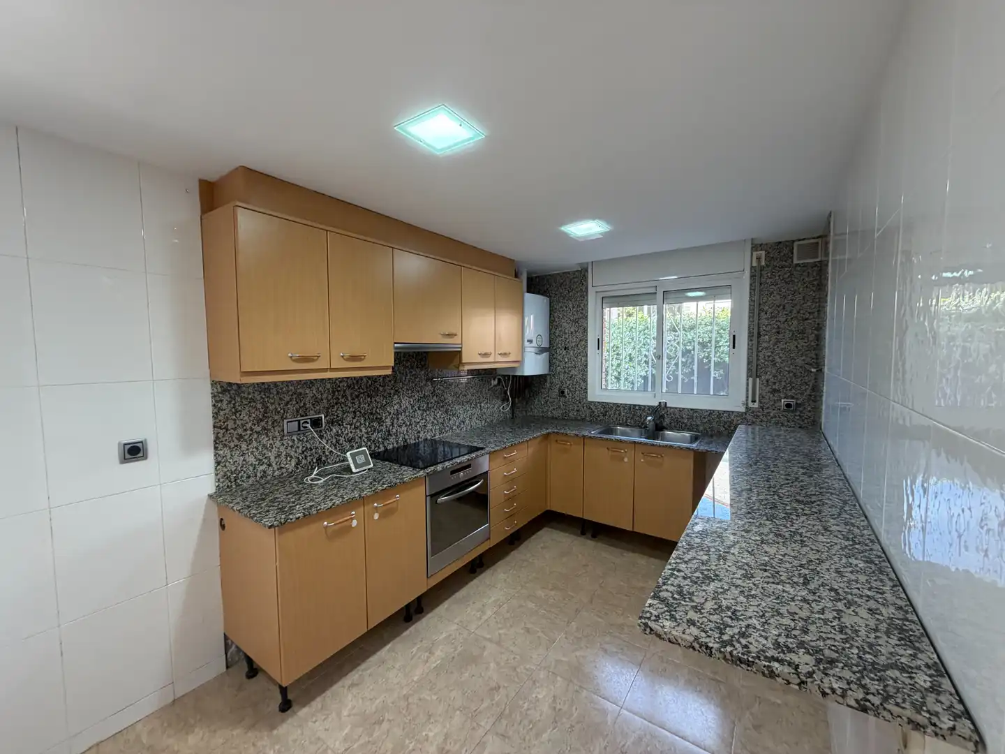 Semi-detached house with terrace for sale in Carrer Castell de Prades 10, imagen 10