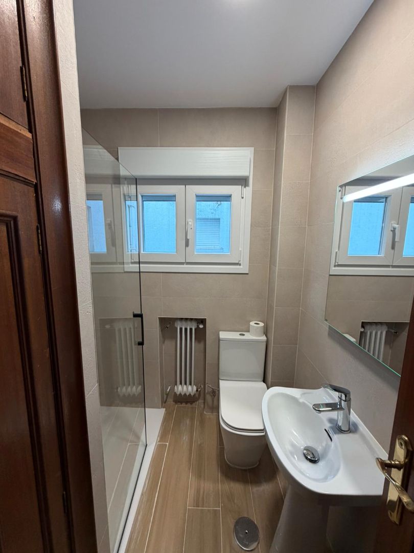 Bathroom of Flat to rent in Badajoz Capital  with Heating, Terrace and Furnished