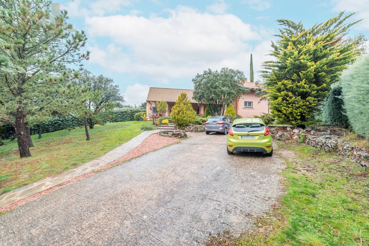 Vista exterior de Casa o xalet en venda en El Escorial amb Calefacció, Jardí privat i Terrassa