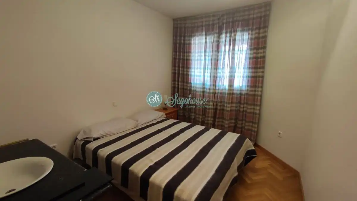 Bedroom of Flat for sale in Segovia  with Heating, Parquet flooring and Terrace